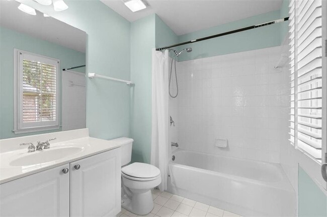 Building Photo - 350 Wembley Cir