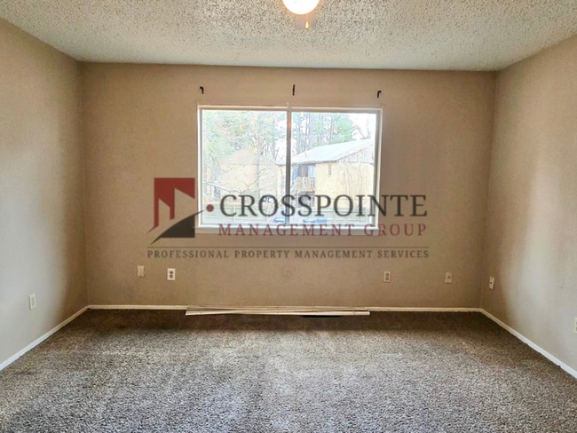 Building Photo - Tour Today! 2/1.5 Townhome in Longview