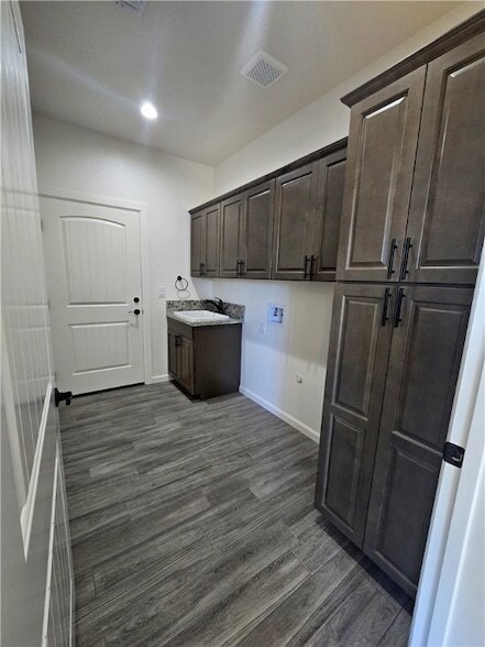 Building Photo - 2561 N Ridge Ave