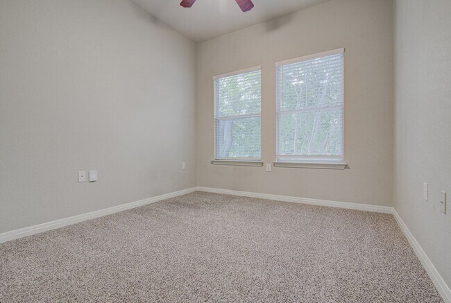 Building Photo - 1702 Singleton Ave