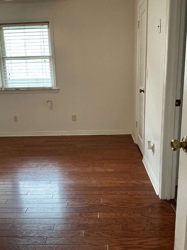 Building Photo - 3 bedroom 2 bath Single Family Home with N...