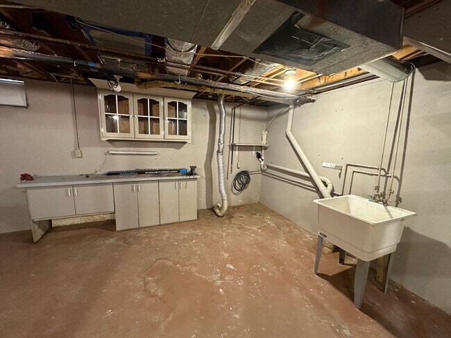 Building Photo - 2 Bedroom Townhome in Western Schools