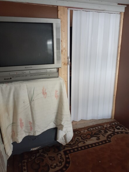 Building Photo - 5728 4th St