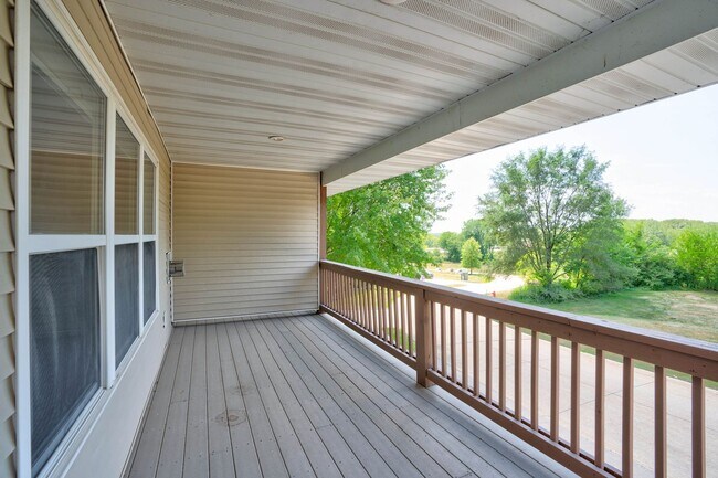 Building Photo - Woodridge Estates Townhomes