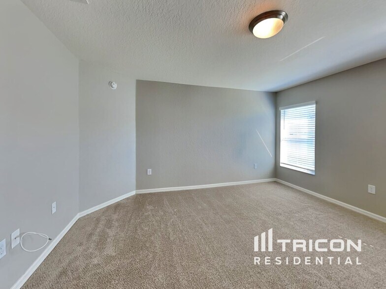 Building Photo - 887 Orleans Dr