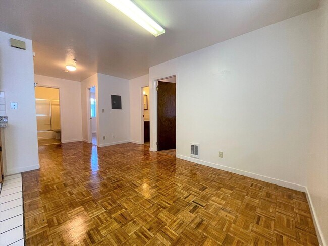 Building Photo - A clean and well-maintained 3-bed, 2-bath home located in the vibrant Laurel District.
