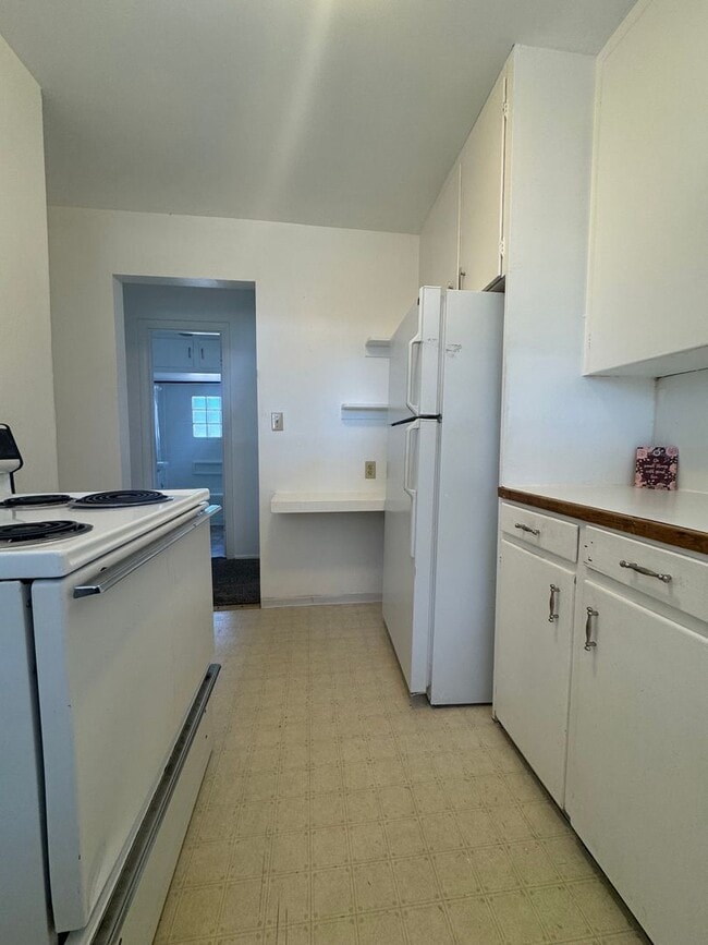 Building Photo - Pet-Friendly 1-Bedroom House