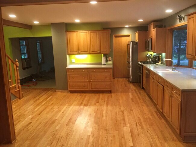Building Photo - 1804 Chapel Ct