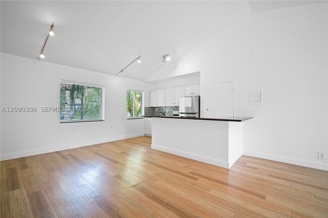 Building Photo - 272 NE 53rd St