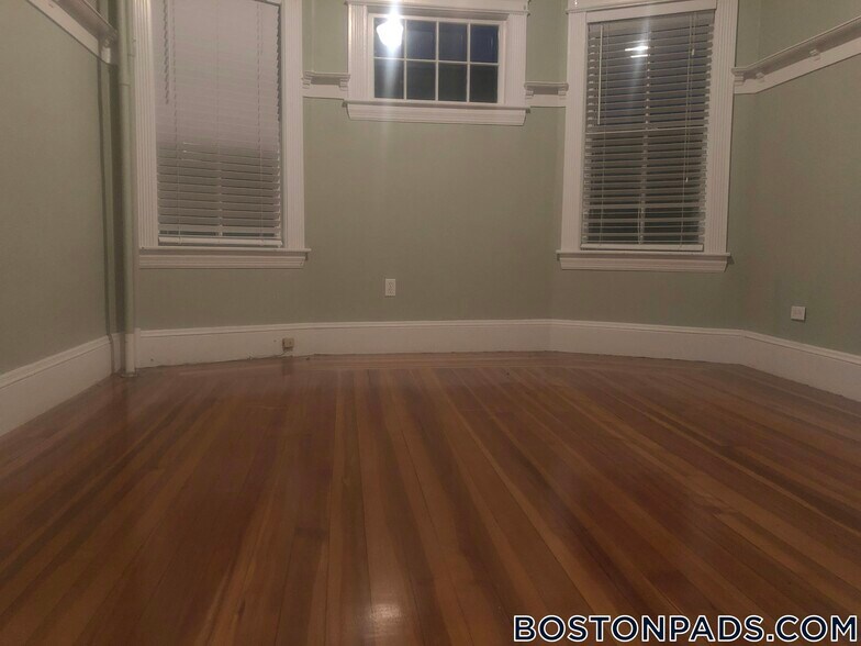 Building Photo - 65 Olcott St