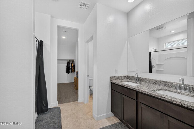 Building Photo - 1823 W Sombra Ave