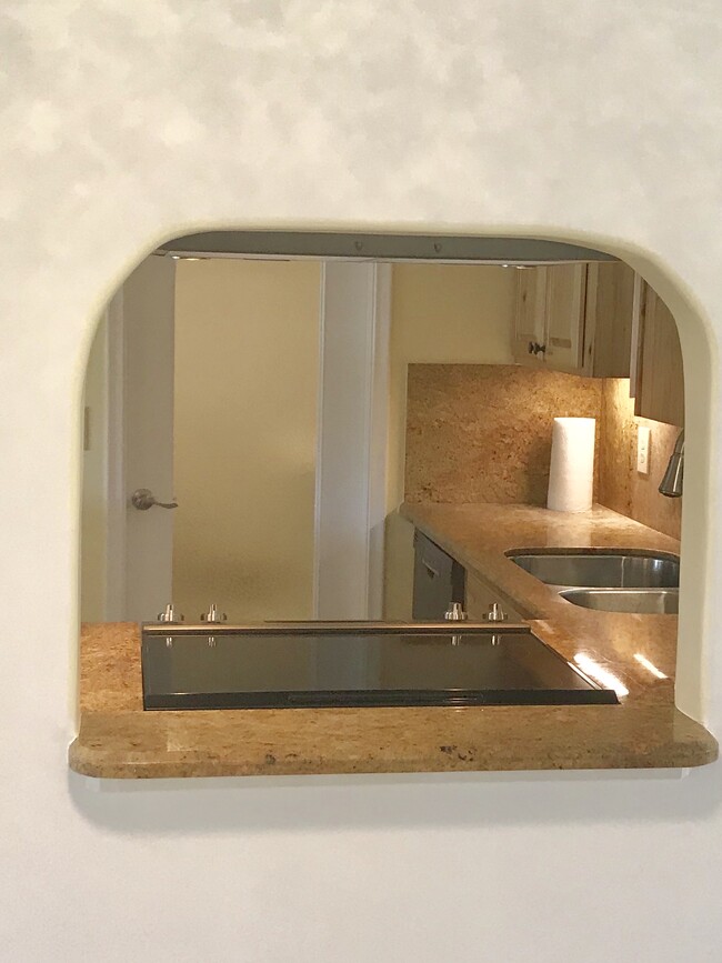 Large sink - 3 Velaire Dr