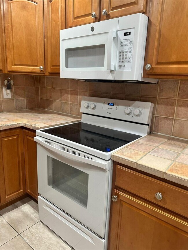 Building Photo - 8563 SW 115th Ct