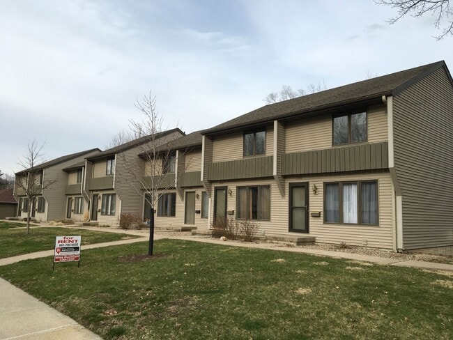 Primary Photo - Rent: Maintenance Free Living in a Great L...