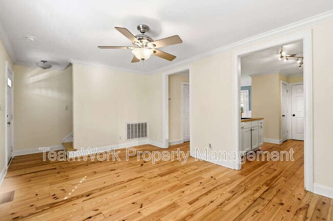 Building Photo - 1124 5th Ave