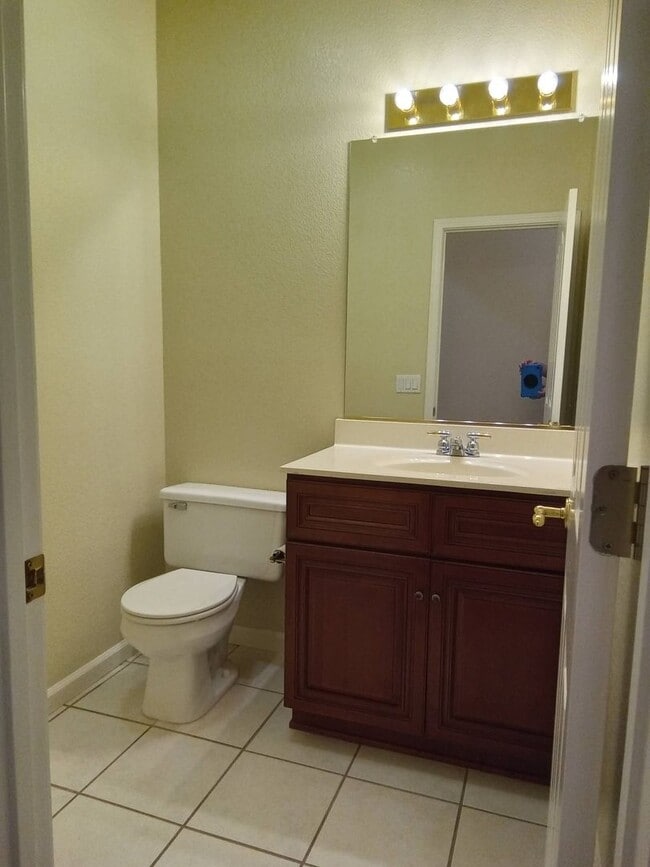 Building Photo - Gated: Single Story Heritage Oaks 3 Bedroom Plus Office/Den 3 Car Garage with lots of built in fo...