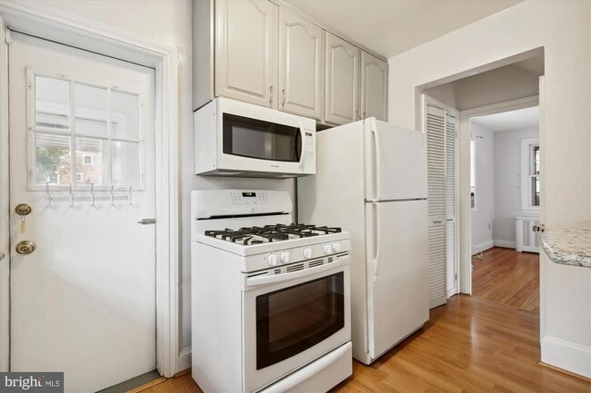 Building Photo - 619 S Garfield St