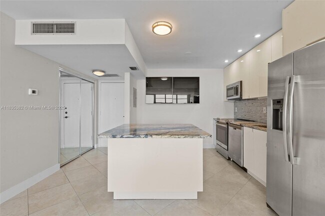 Building Photo - 2100 Sans Souci Blvd