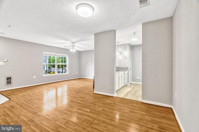 Building Photo - 43585 PATCHING POND Sq