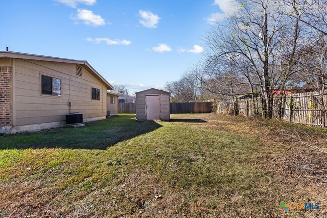 Building Photo - 222 Redbud Ln