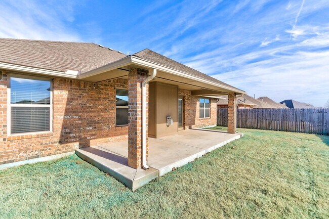 Building Photo - 308 Stoneridge Dr