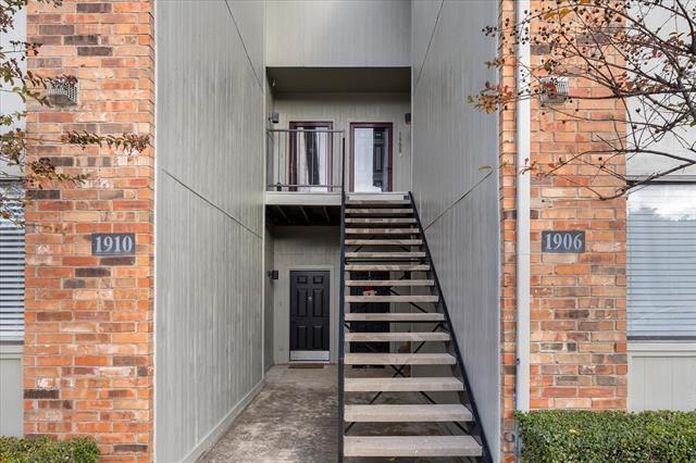 Building Photo - 1908 Signal Ridge Pl