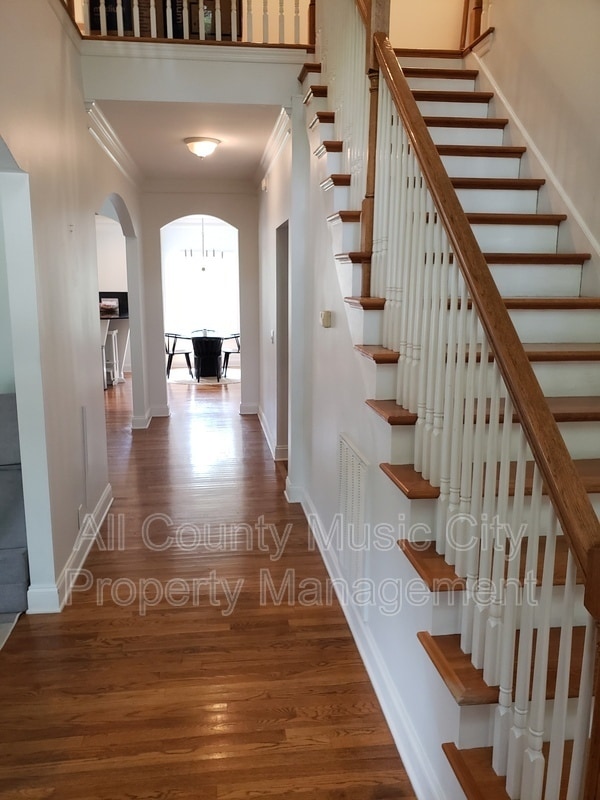 Building Photo - 425 Chamberlain Park Ln