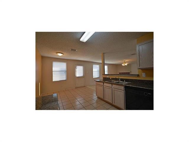 Building Photo - 907 Sanden Blvd