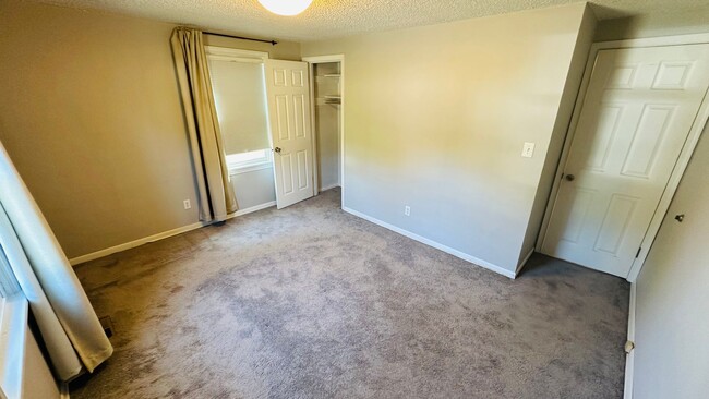 Building Photo - Cozy Midcentury Cottage with AC for Rent in Skyway