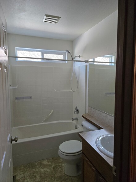 Building Photo - 3183 W Versailles Dr