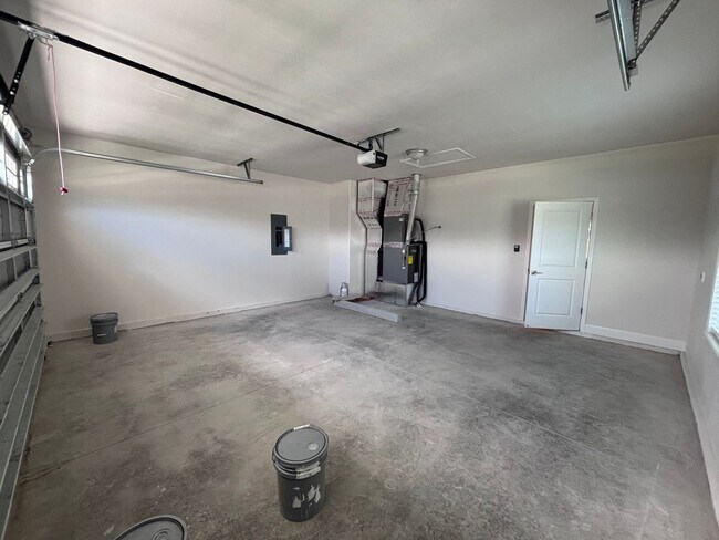 Building Photo - Welcome to this beautifully built 3-bedroom, 2-bathroom