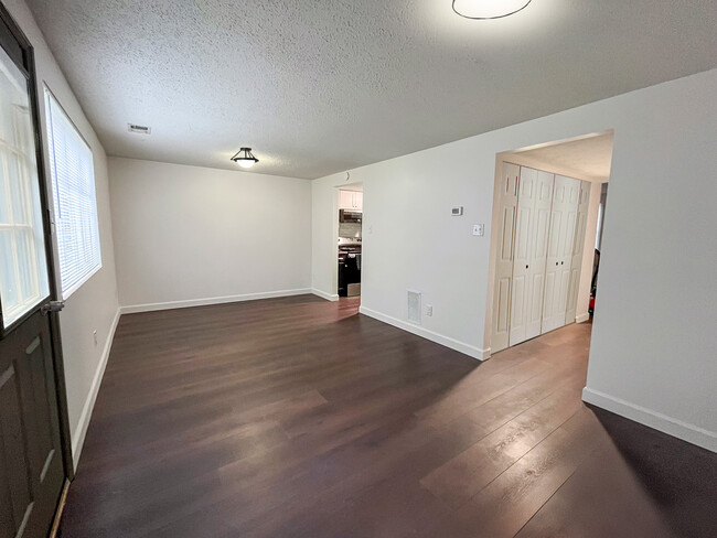Building Photo - 9470 Tracey Lynne Cir