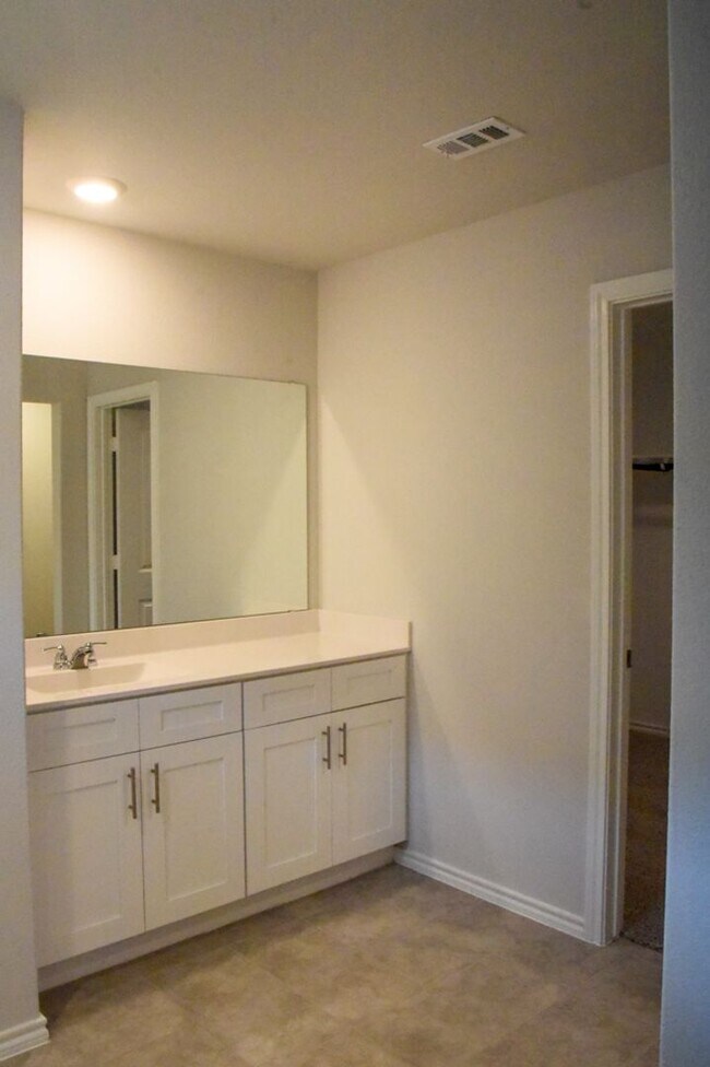 Building Photo - Beautiful 4/2/2 be the FIRST occupant!
