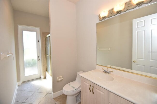 Building Photo - 16 Eastlake Dr