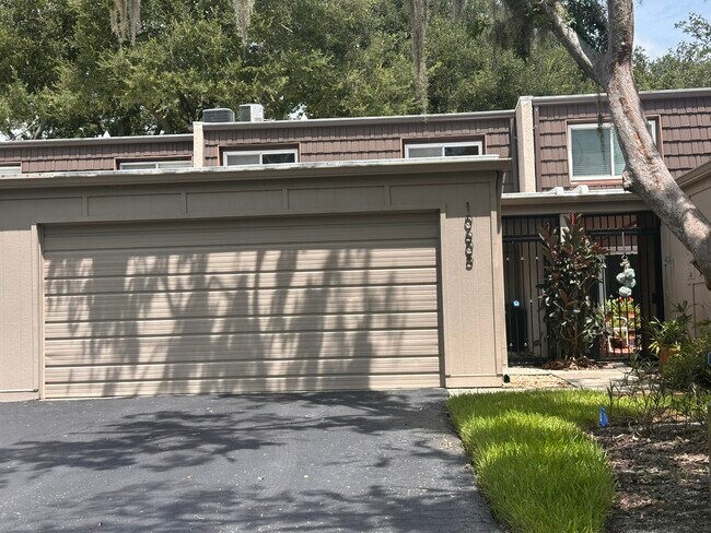Building Photo - 10605 Carrollbrook Way