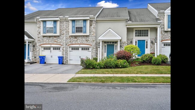 Building Photo - $1,900 townhome for rent Swatara township ...