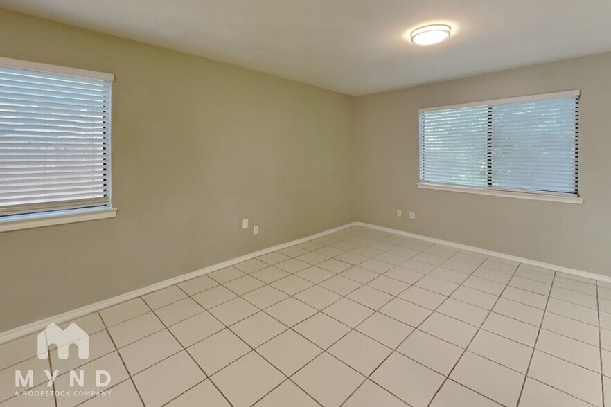 Building Photo - 7413 Waterway Dr