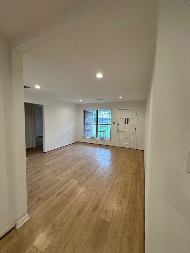 Building Photo - 4410 Billingsley St