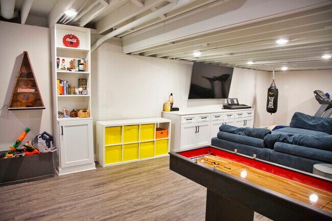 Building Photo - 2S316 Arrowhead Dr