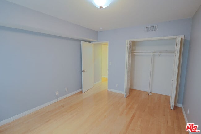 Building Photo - 1250 Kings Rd