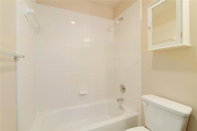 Building Photo - 202 Quail Cir