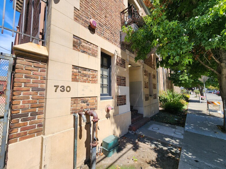 Building Photo - 730 29th St
