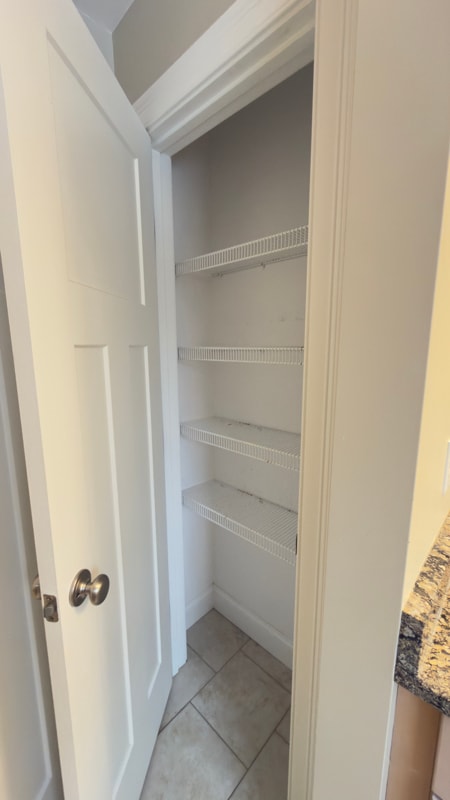 Building Photo - 22 W Shore Park Rd