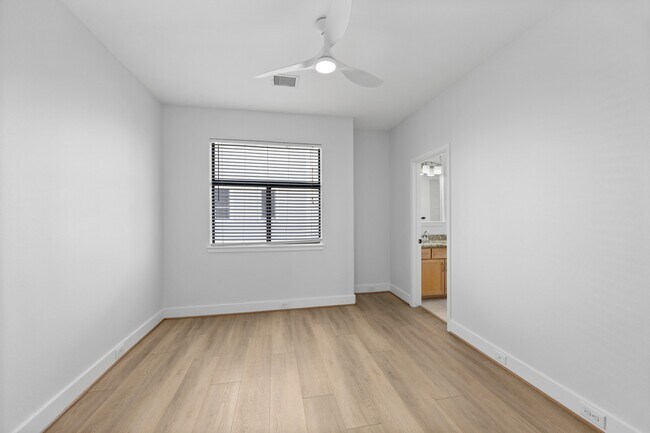 Building Photo - 2315 McIlhenny St