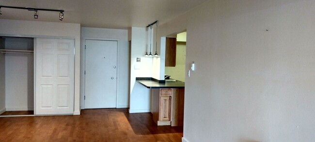 Building Photo - 1 Bed 1 Bath Condo in Central Boulder- Ava...