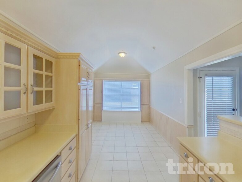 Building Photo - 709 Flagstone Way