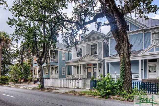 Building Photo - 3 BED | 1 BATH | BACK PORCH | DOWNTOWN
