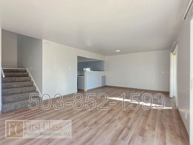 Building Photo - 8500 SW Canyon Dr