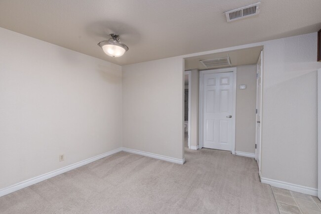 Building Photo - One bedroom on the ground floor of guard g...