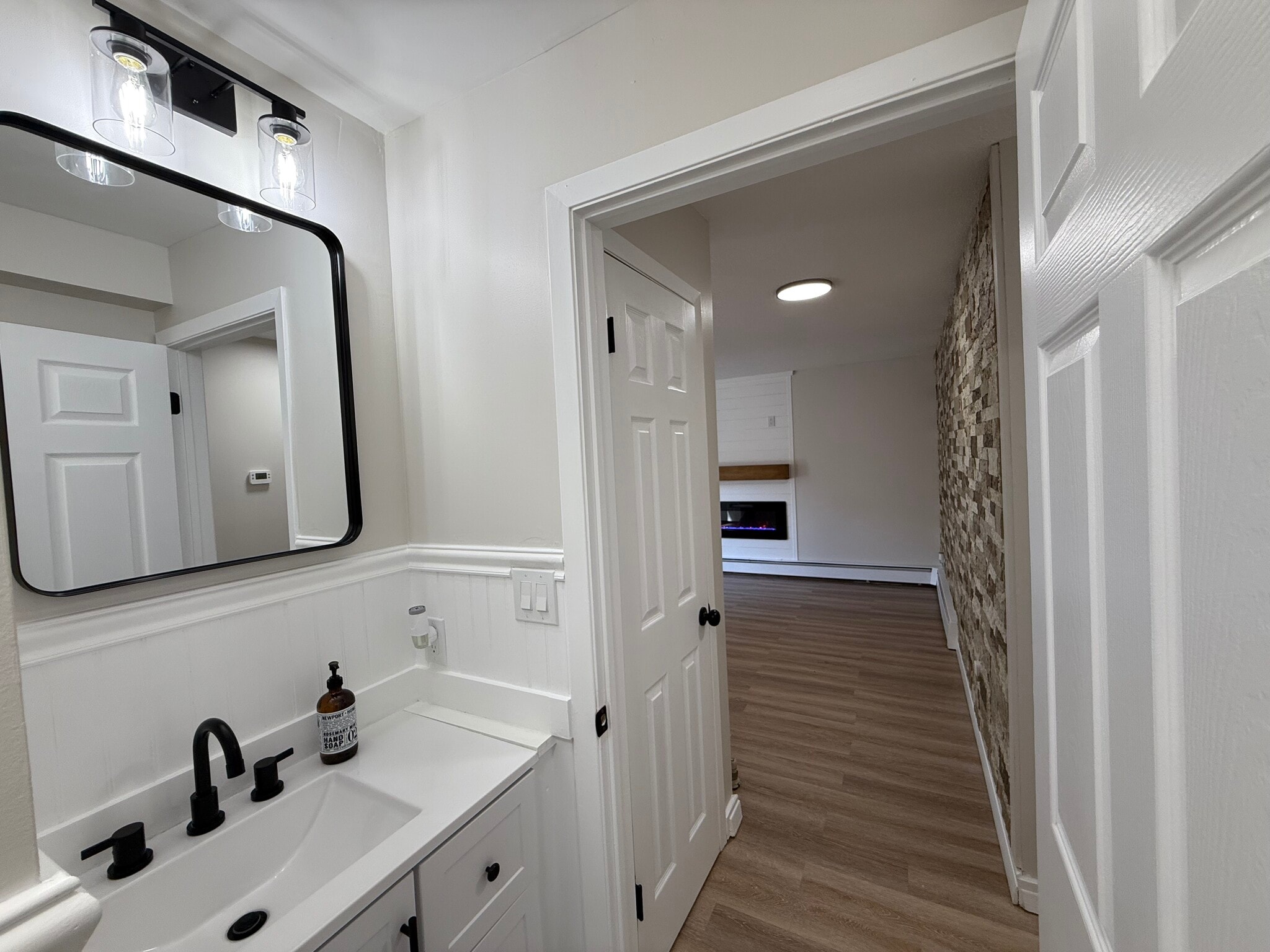 Building Photo - 1 Sundance Dr